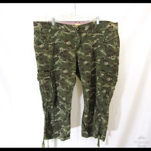 Levi’s Camo Cargo Capris